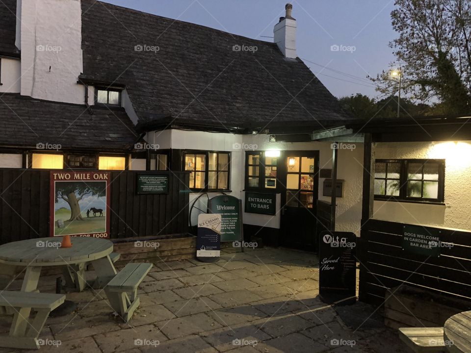 Countryside pub and restaurant ideal for parties, l celebrated a birthday here with a special friend.