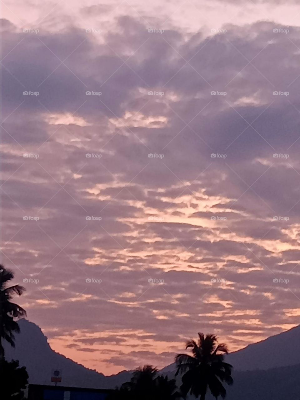 Ravarma VanguvO / Light Red & Gray / Pink Sky / Amazing Clouds