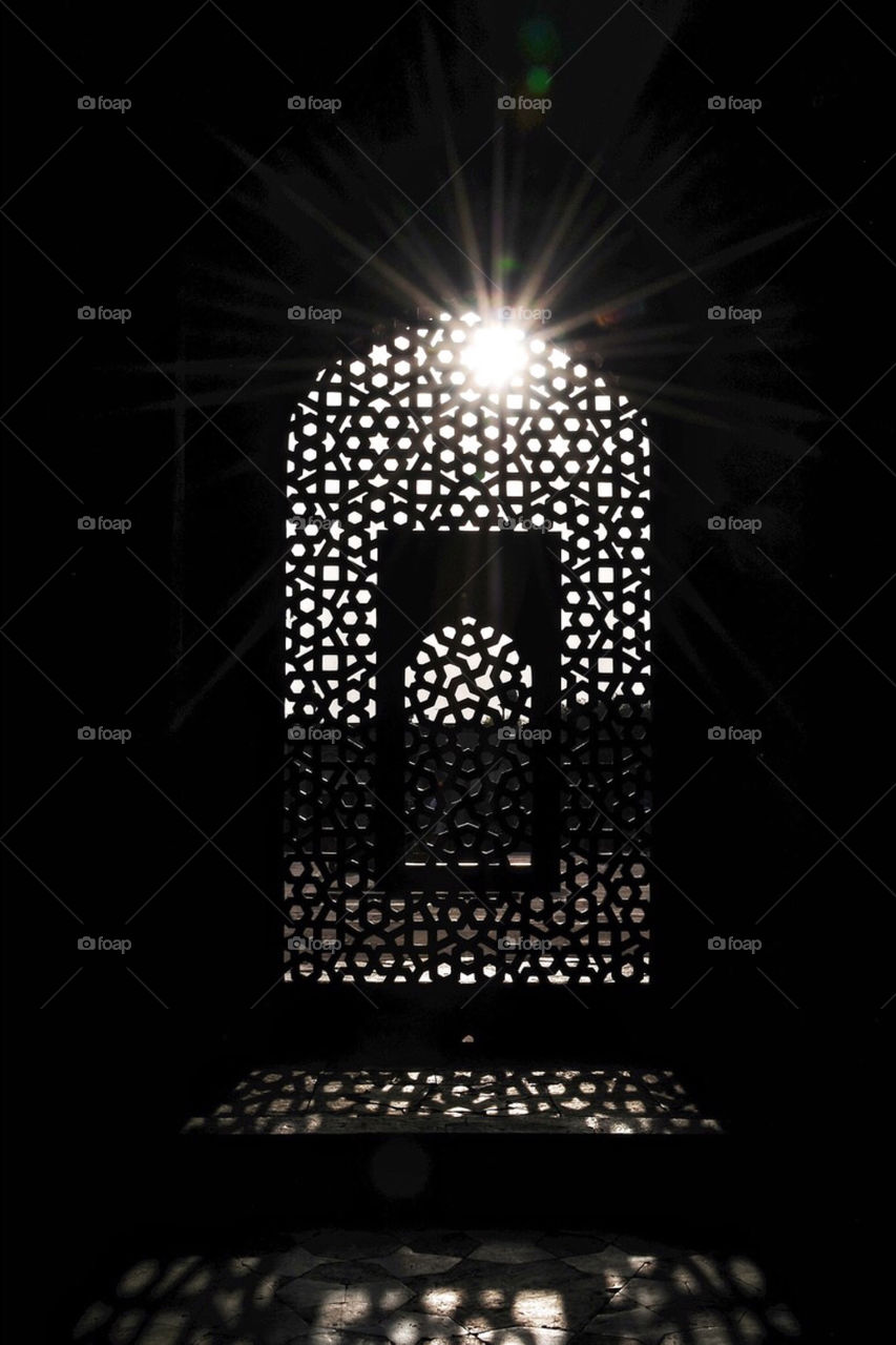 Silhouette of a window at humanyun's tomb