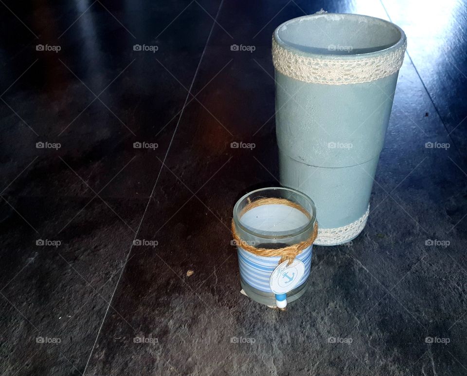 Decoration with a brown piece of string.