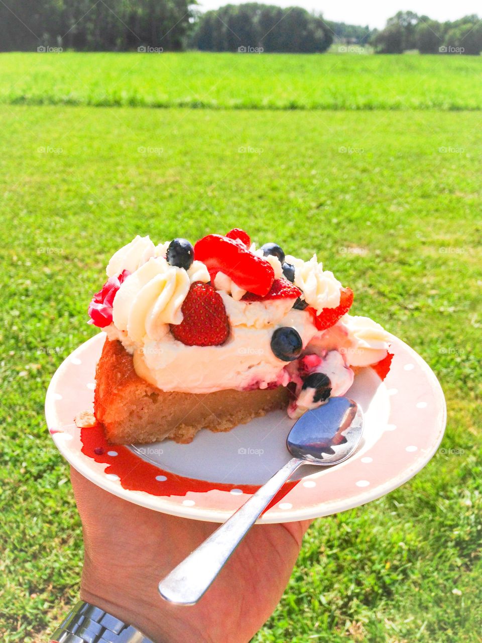 strawberry cream cake