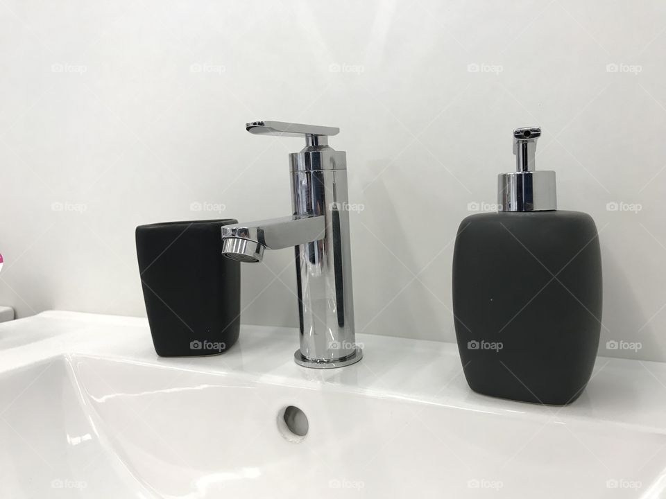 Chrome bathroom faucet with accessories