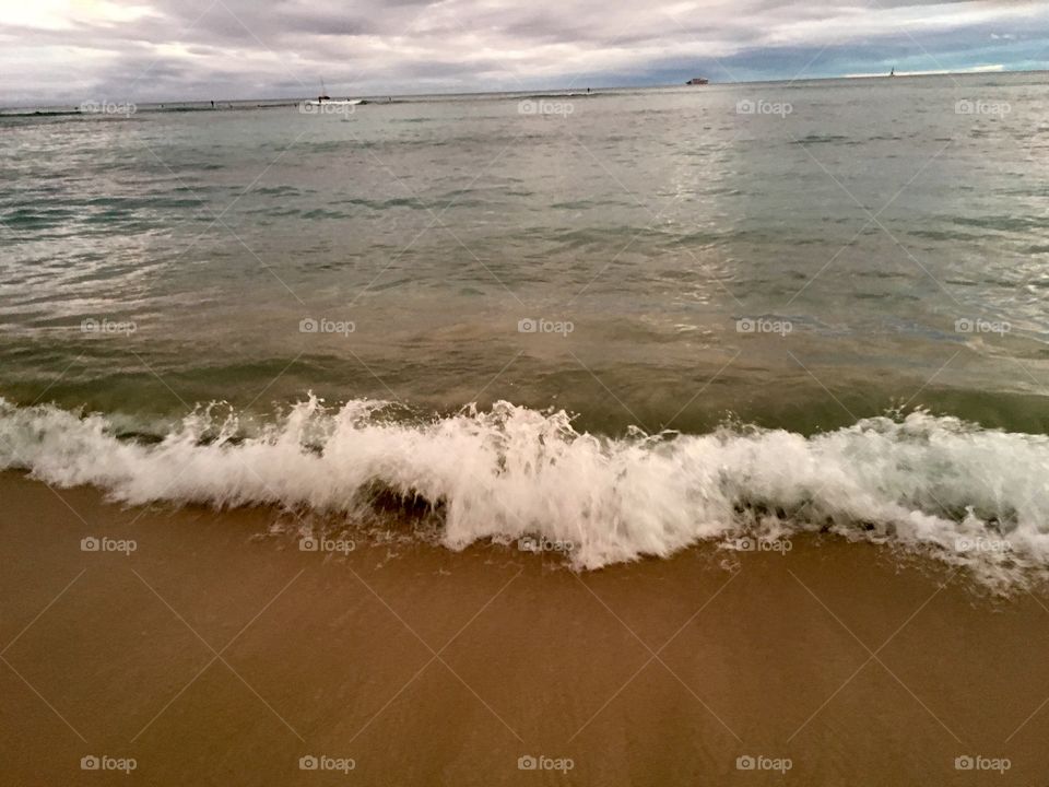 Waves splashing in sea