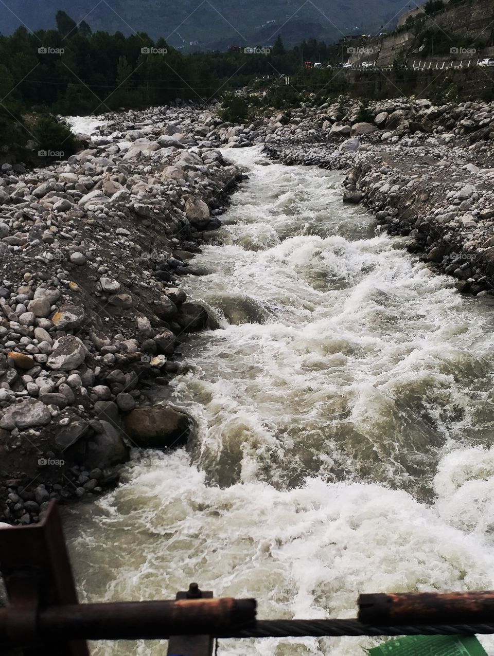 whoooo the river looks angry!!