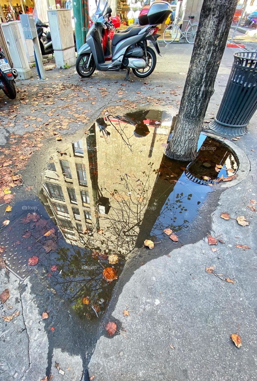 Sometimes is good to change the perspective. Building upside down in 🍂