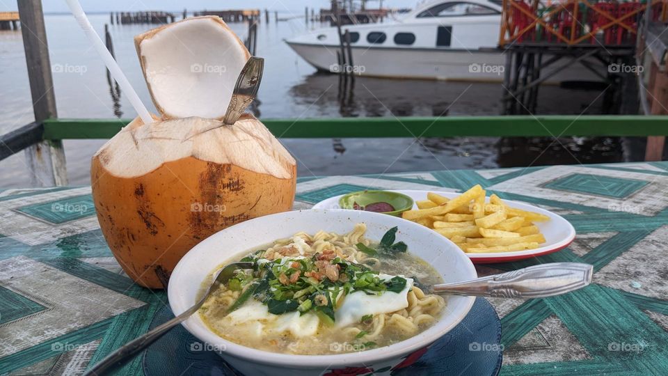 Let's go.. eat instant noodles on the side of river