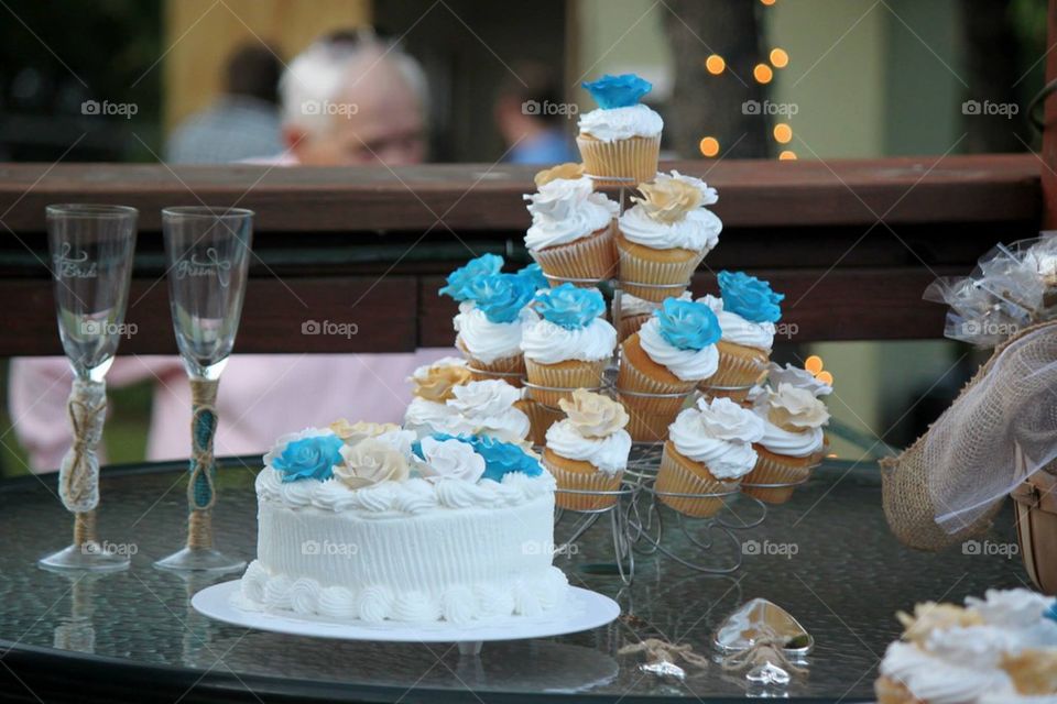 Cupcakes for the Wedding