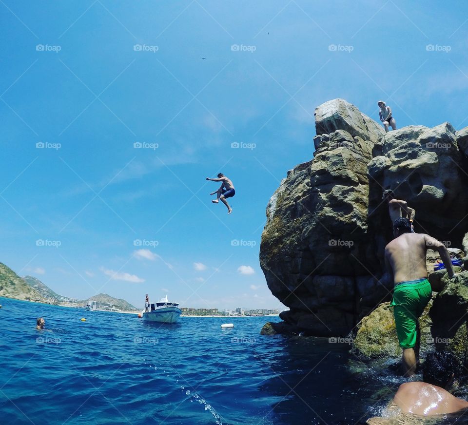 Cliff jumping 