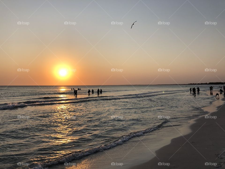 Final de tarde na Praia Grande. Arraial do Cabo. Espetáculo de por do sol. Belíssimo. Perfeito. 