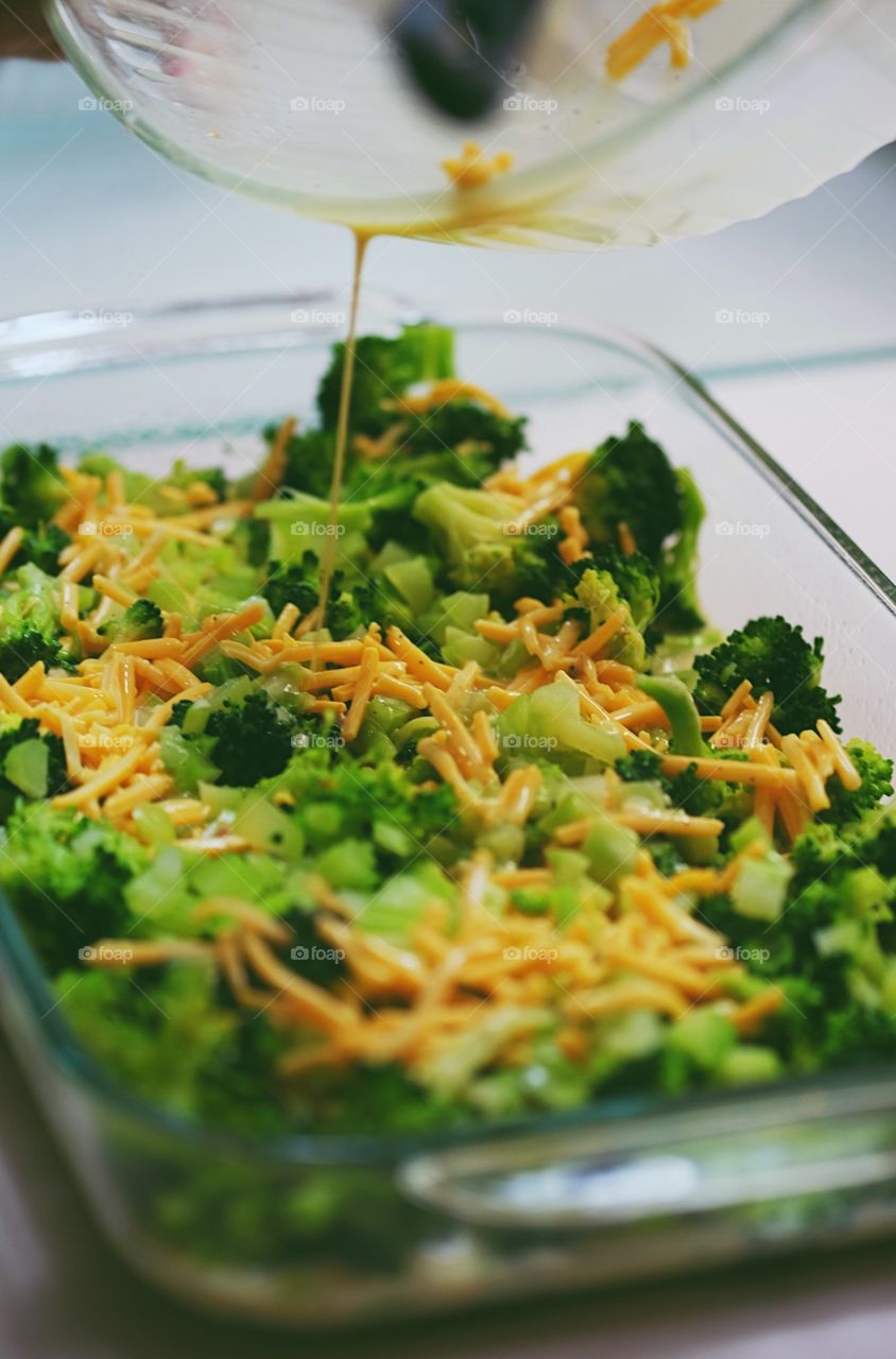 Broccoli Cheddar Casserole, Broccoli And Cheese, Broccoli Cheese Casserole, Thanksgiving Side Dishes, Popular American Food, Delicious Side Dishes, Casseroles