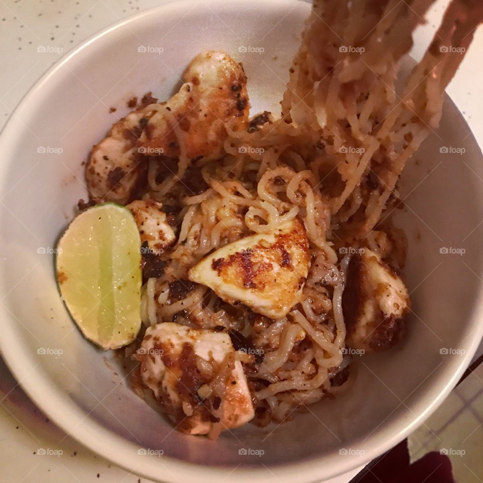 Shitataki peanut noodles with chicken. Believe it or not, these “noodles” have zero carbs and are absolutely delicious
