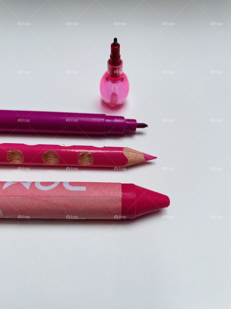 My sister enjoy colour for drawing 