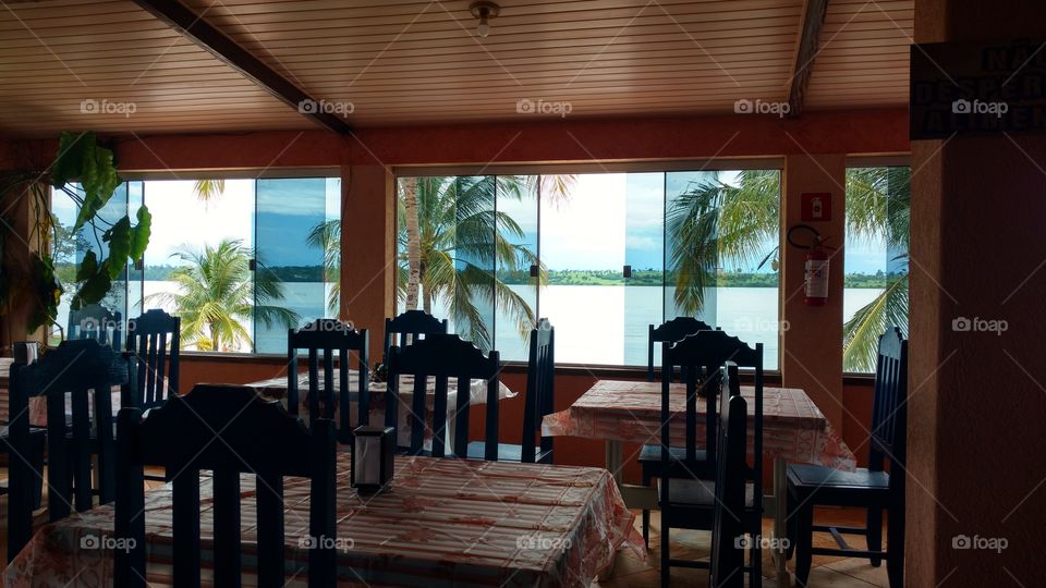 Sala de refeições e bar. Lanchonete e paisagem.