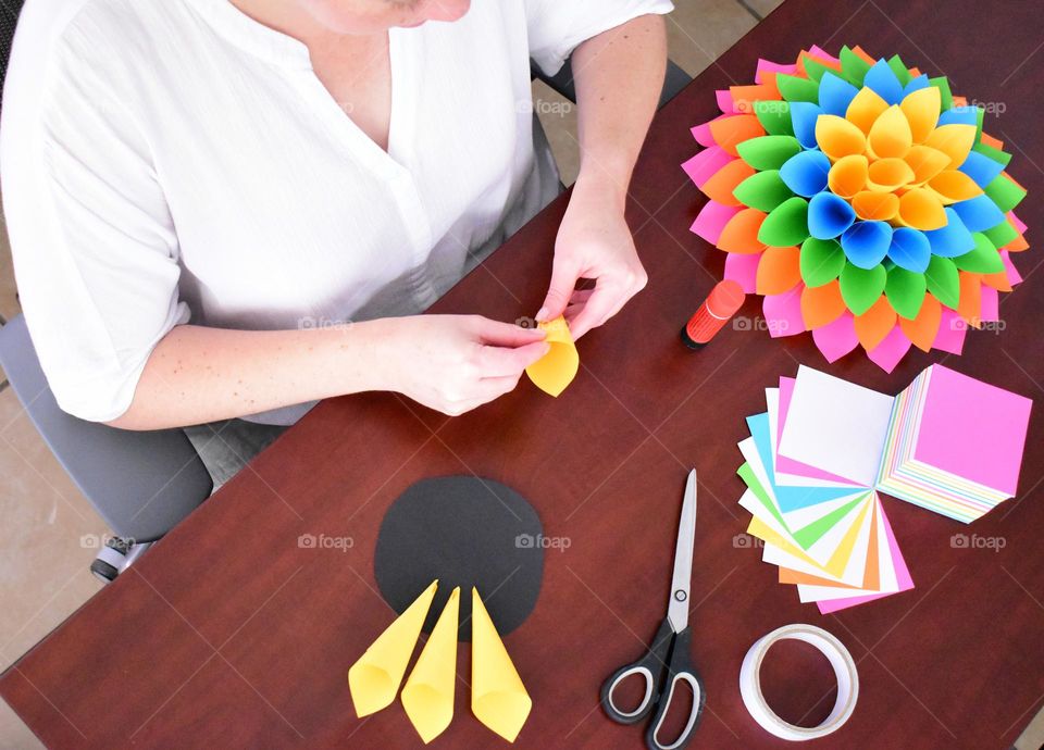 DIY table ,wall and background decorations for a party. Creative with your hands. Handmade crafts with pastels. Doing arts, crafts, hobby and hobbies at home. Creating paper flower flowers and paper dahlia flowers. Making paper wreath dahlia.