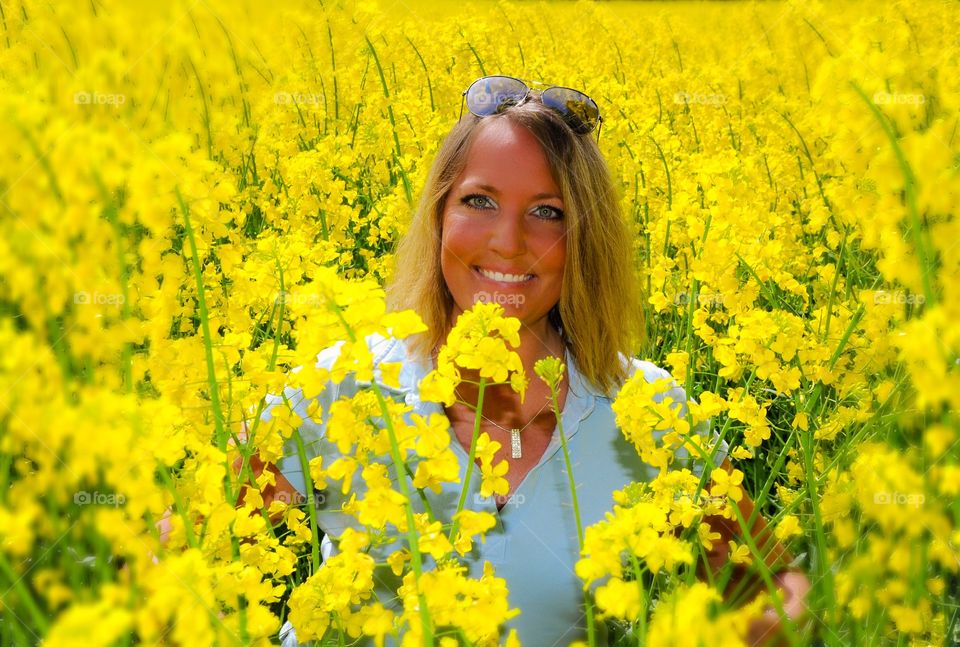 A woman in a wellow field