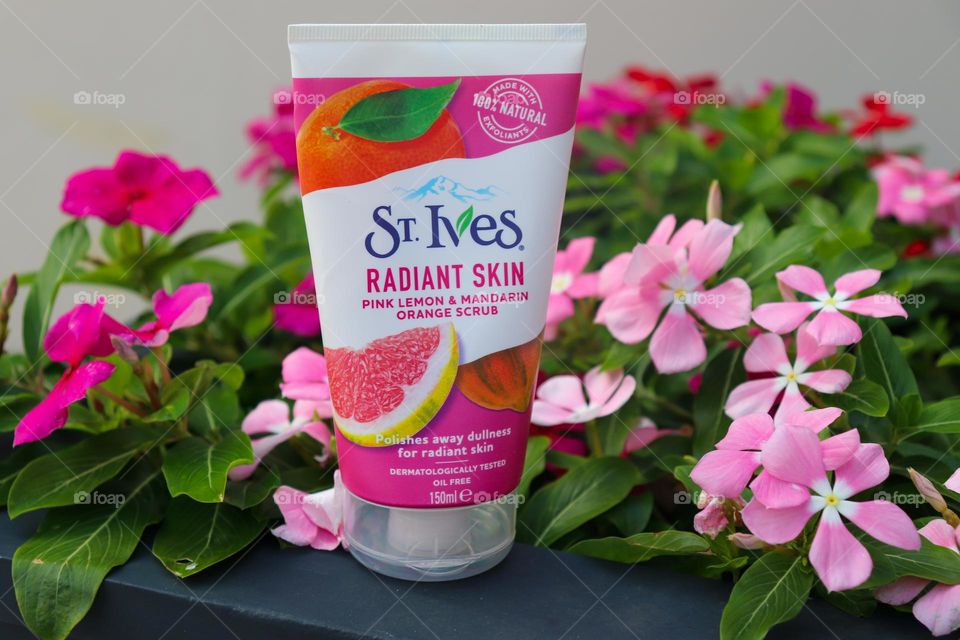 St.ives- radiant skin,  pink lemon and mandarine orange scrub