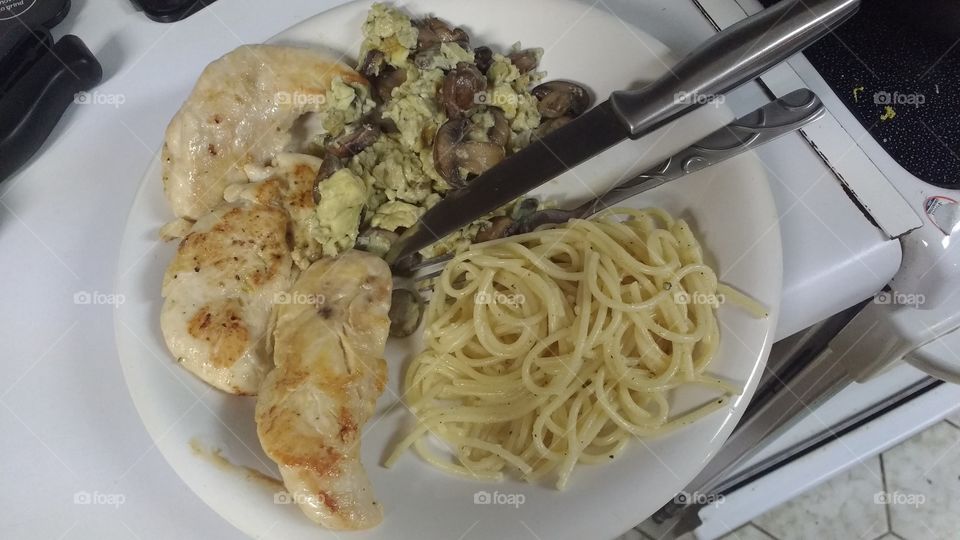 Delicious pasta and chicken meal