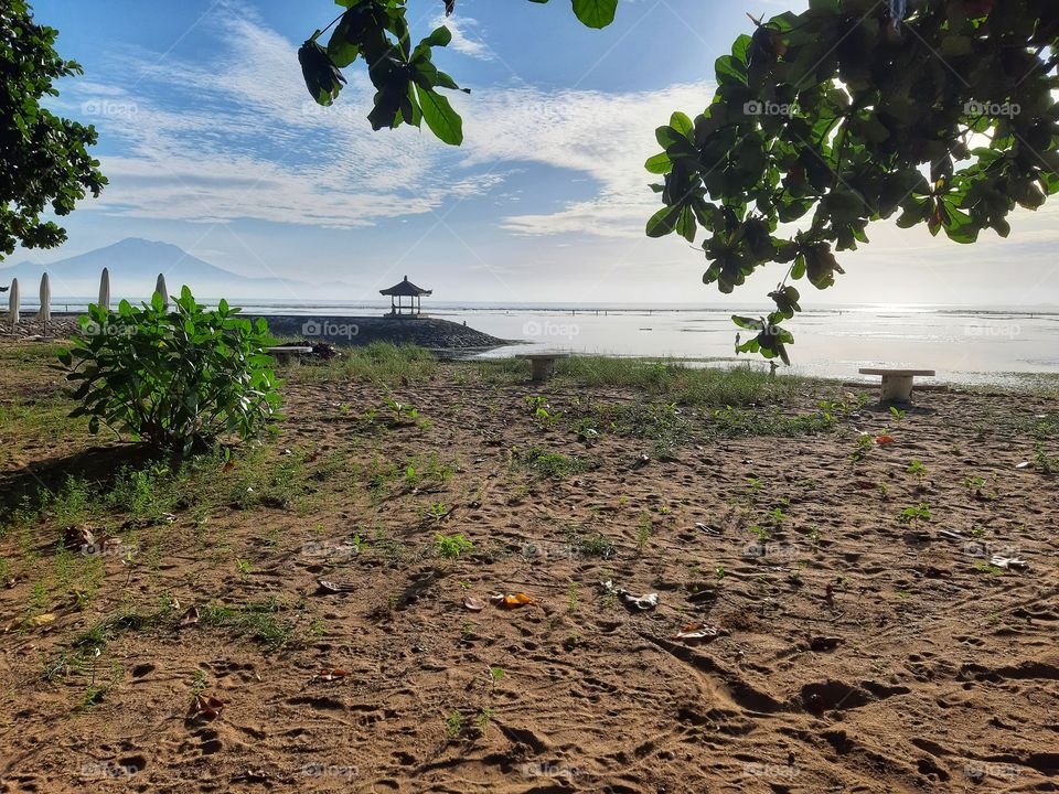 A peacefl morning view from the white sand beach