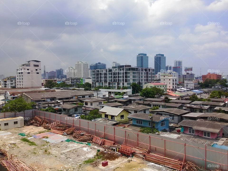 The difference. The difference of high expensive towers and cheap houses in Ratchada, there is one of billions economic zone of Bangkok, Thailand. Why cheap houses still more than towers?