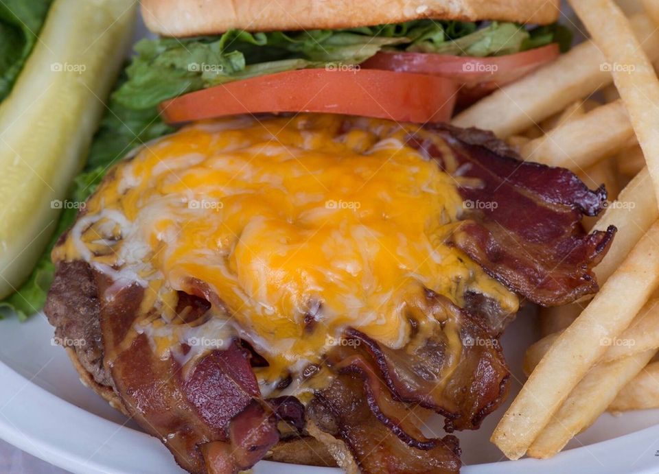Bacon Cheeseburger 