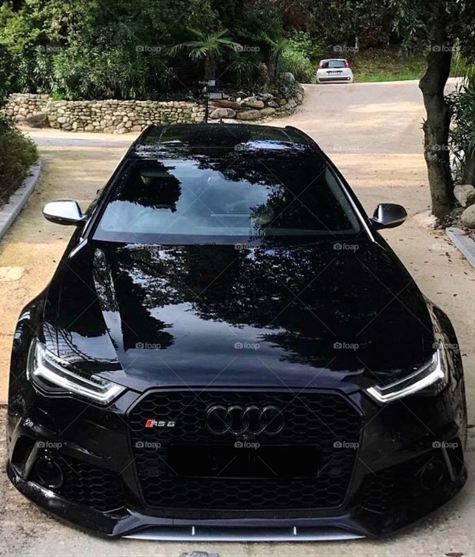 Audi RS6 black
