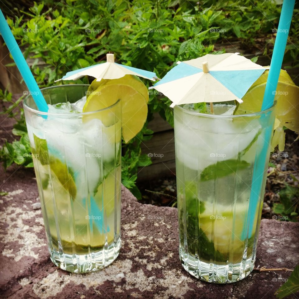 A Mojito Moment. The best poolside cocktails  :)