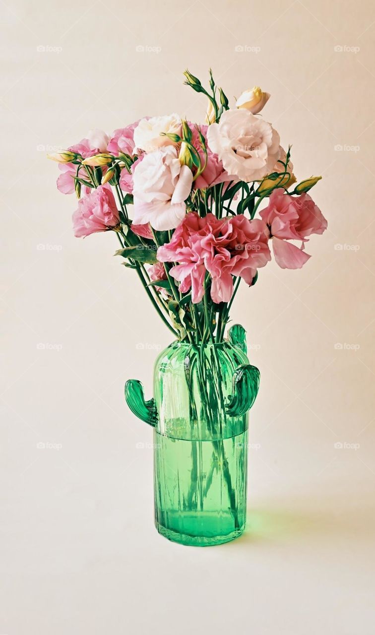 A beautiful flower 's in flowervase.