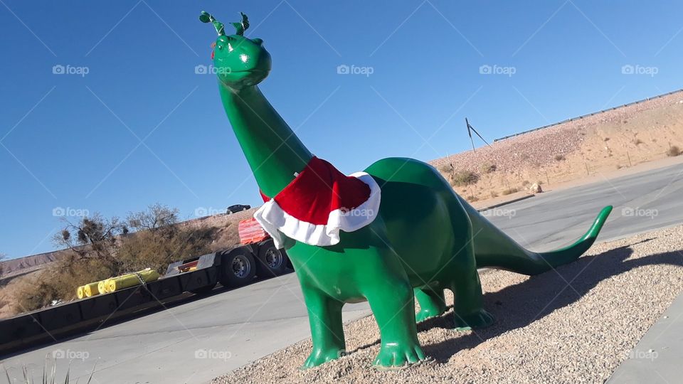 Gas station dinosaur (albeit small version) in the Unitedstatesian and Southwest