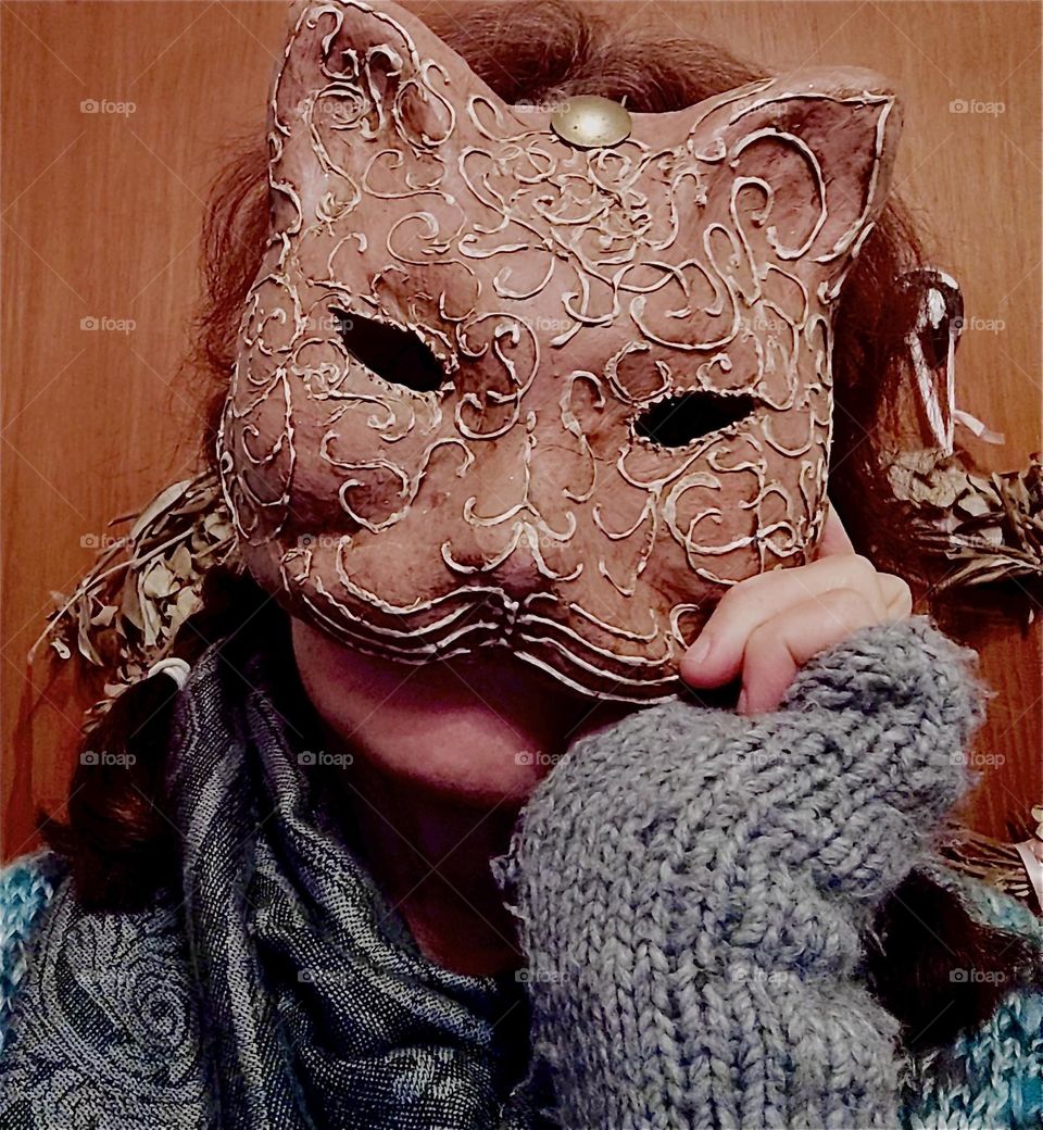A cat mask is a beautiful gift idea for cat lovers everywhere, be it in “Bavaria”, Germany or in the United States. 2023. Hypnotic Productions