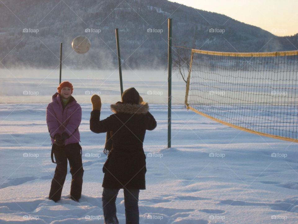 volleyball snow winter sport by knutigro