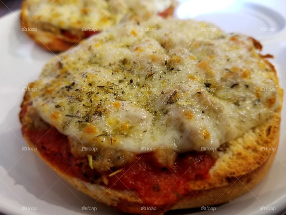 pizza bagel