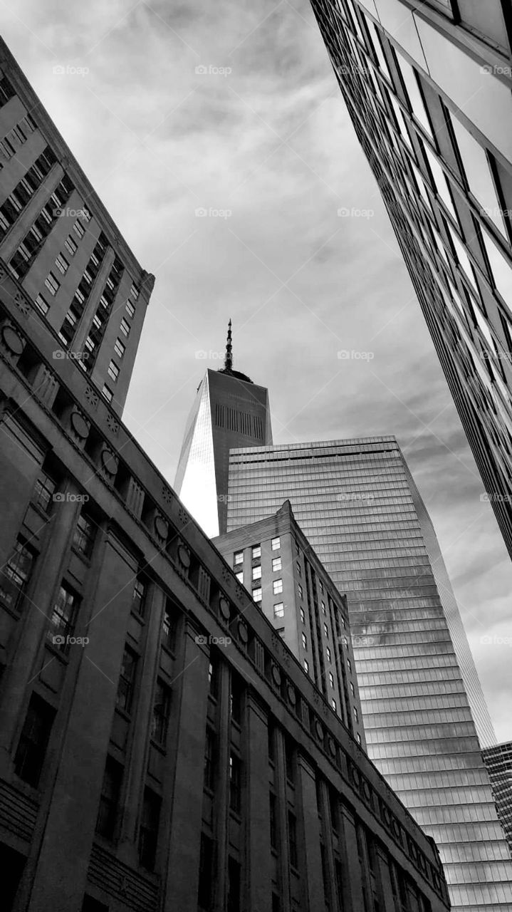 Black and white photo of the freedom tower in NYC