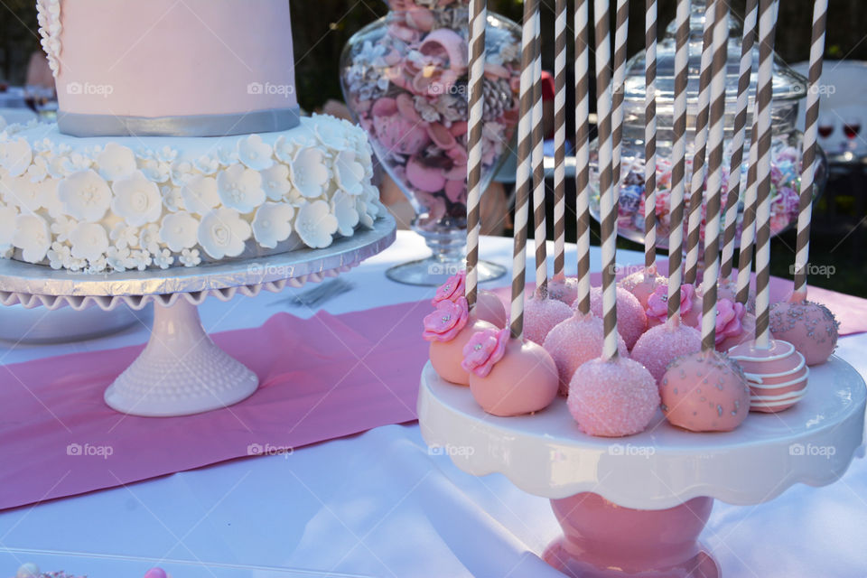 Pretty in Pink Cake & Cake Pops