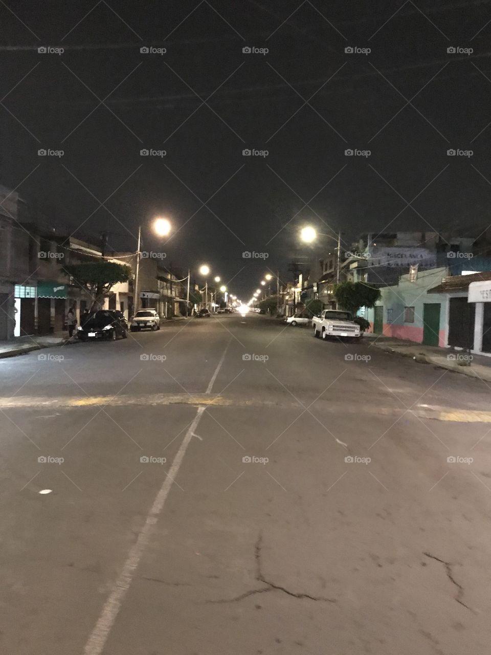 Calle noche lámparas 