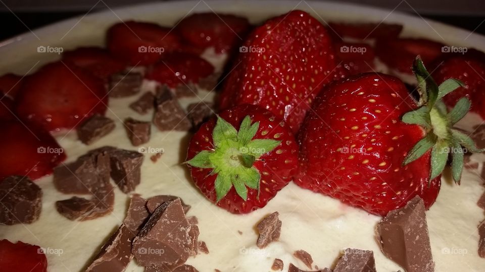 Cheesecake with chocolate & strawberries!
