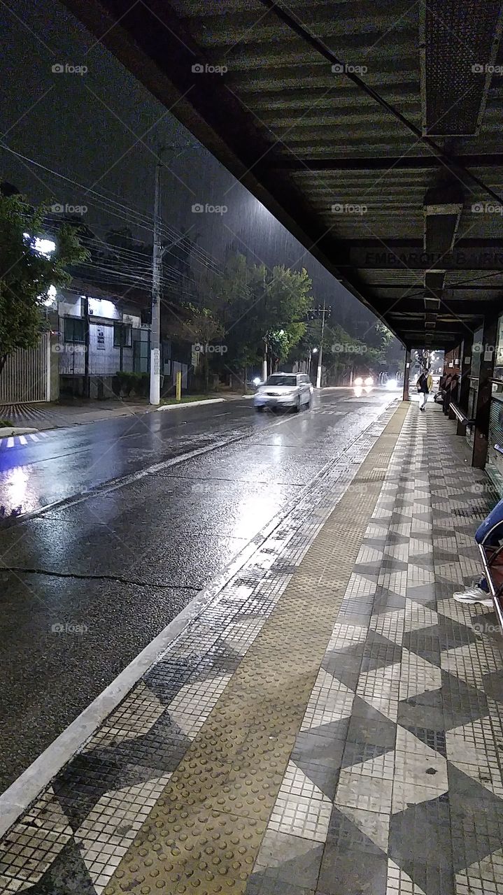 dia de chuva em São Paulo, nada fácil para quem mora na rua e tem fome