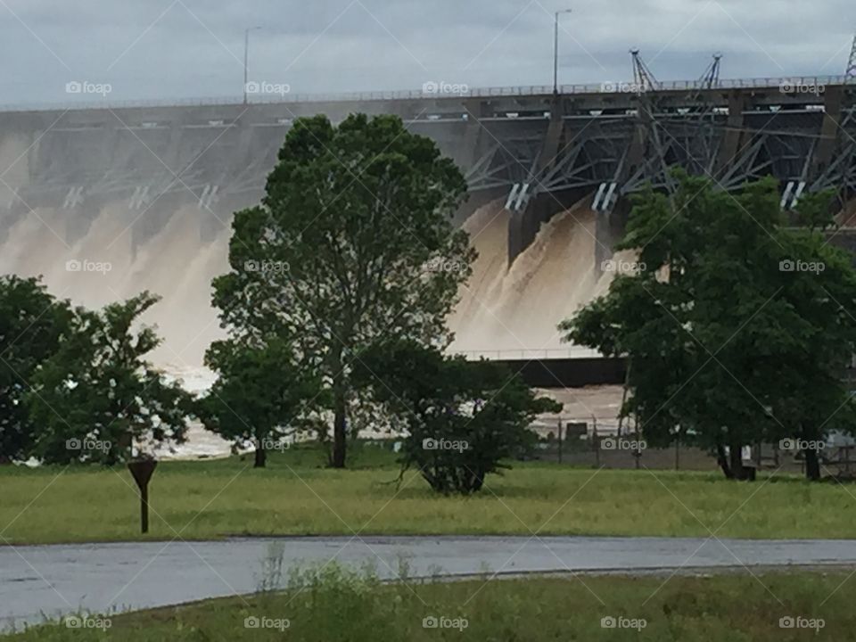 Flood dam. Hydro-electric dam on flooded Lake Eufaula in Oklahoma.