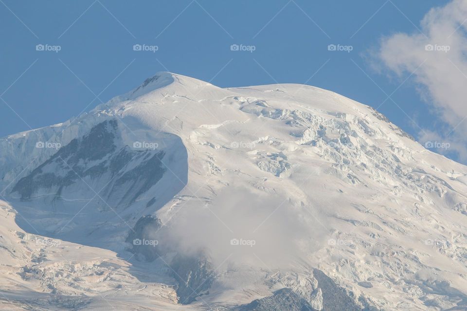 mont blanc peak in the Alpes