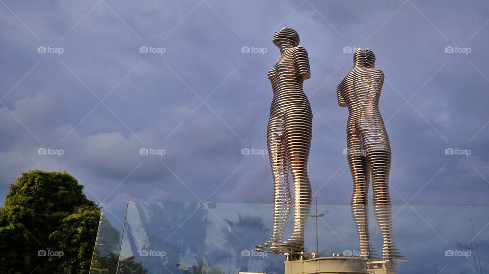 Batumi sculpture. Ali and Nino.