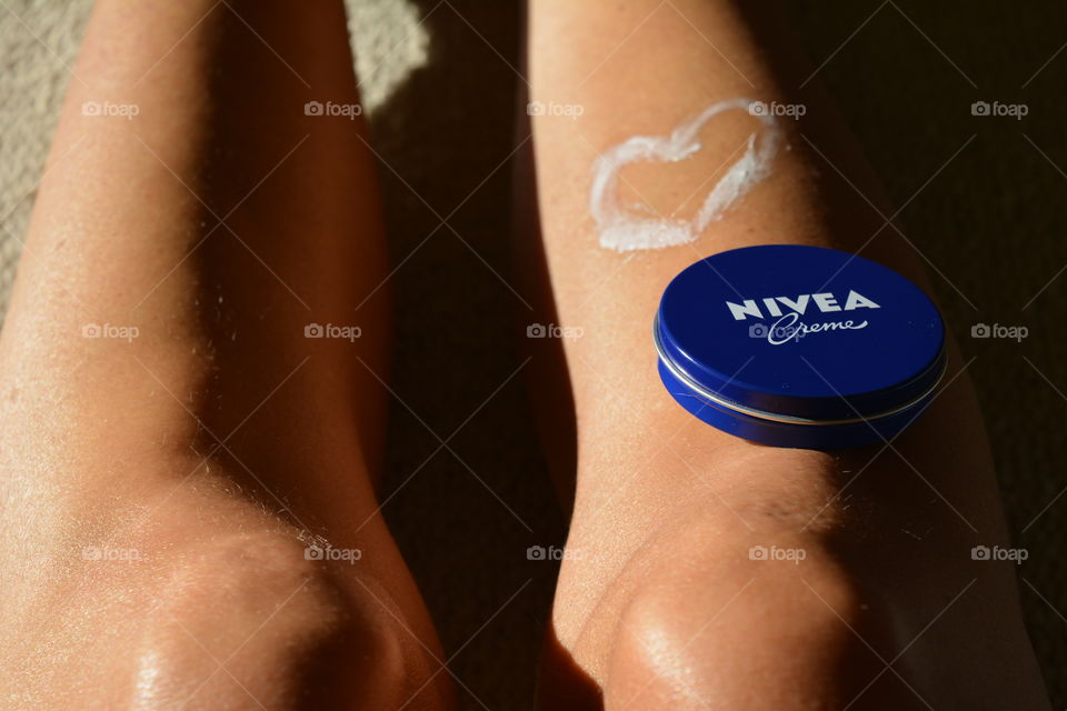 nivea cream love legs