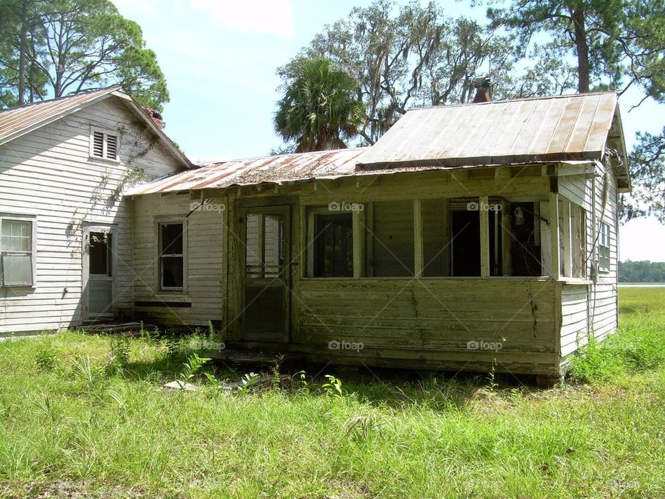 House in ruins 