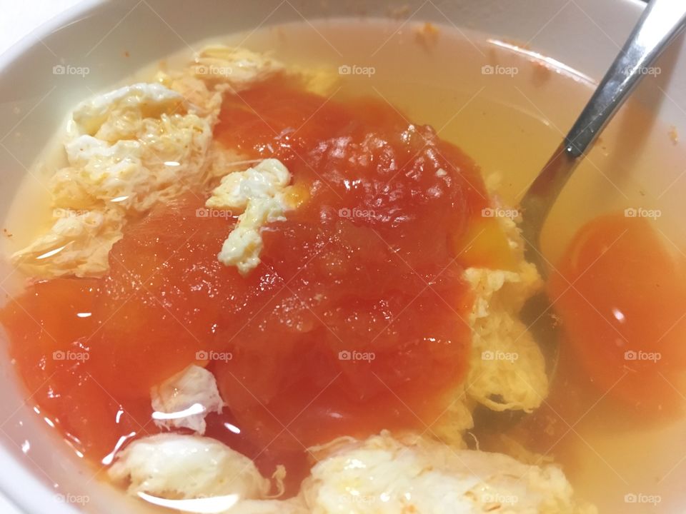 Egg and tomato soup