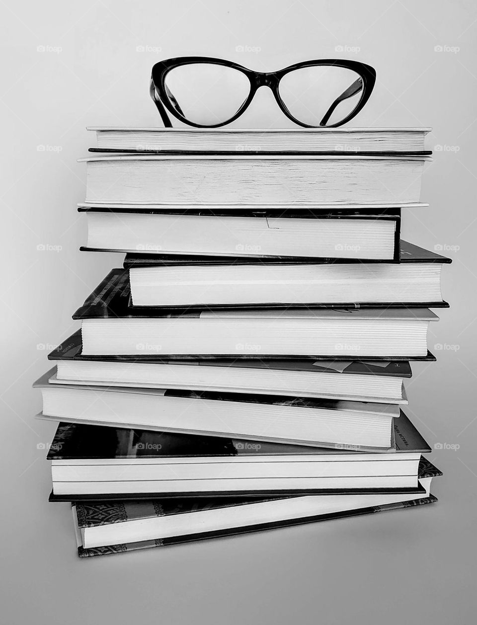 Books 📚 Glasses 📚 Rectangle📚