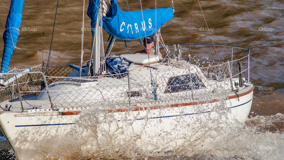 Velero, navegando en el tigre prov. de Bs As