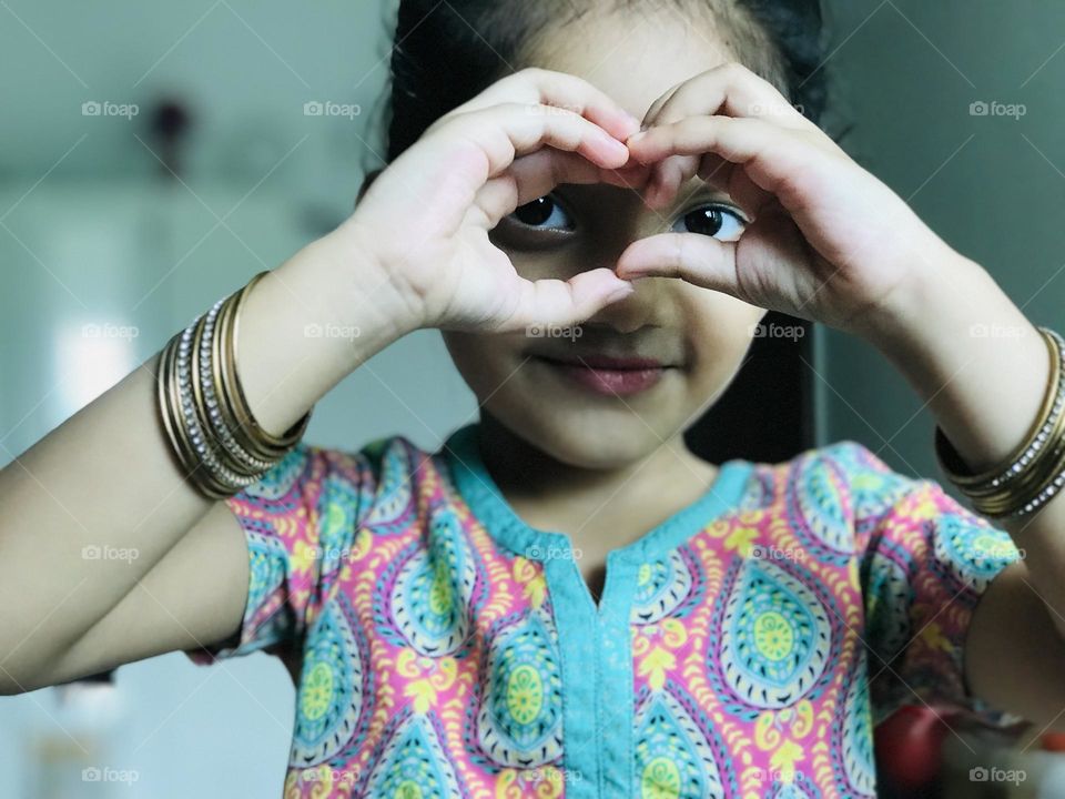 Indian traditional girl wears bangles on her hand