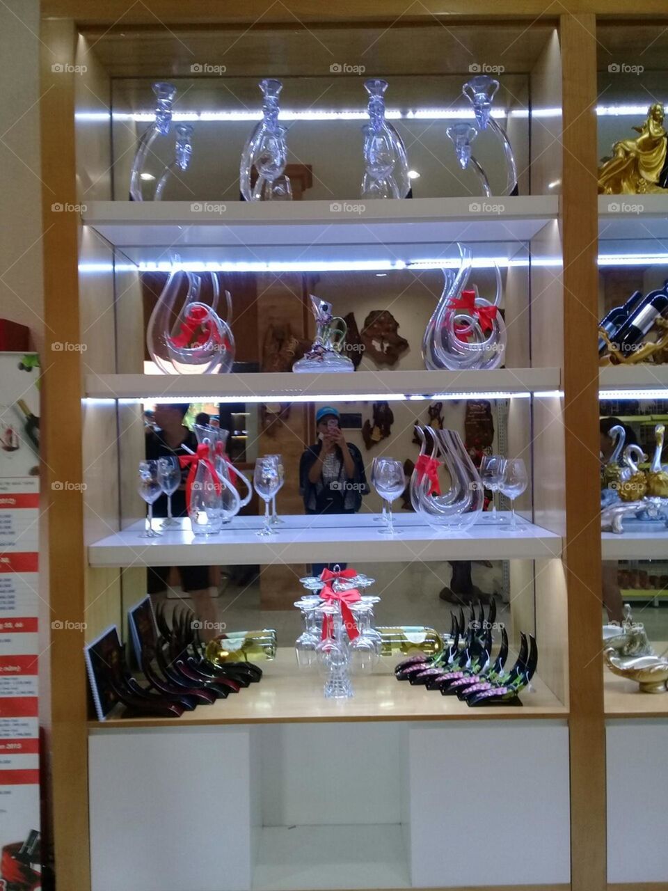 Các loại bình rót rượu nho.