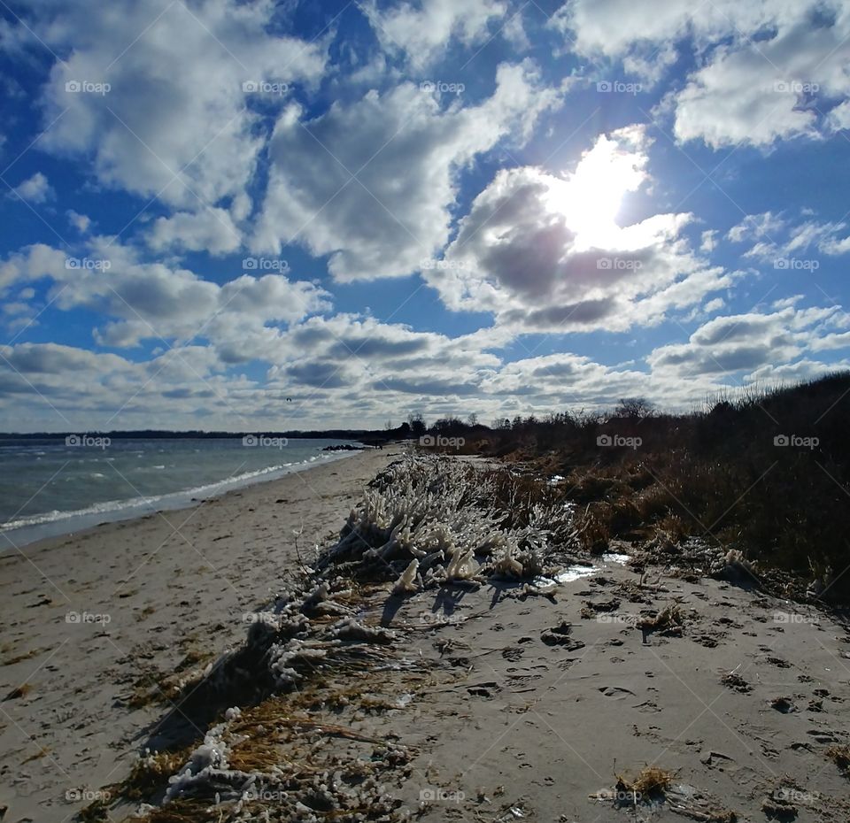 strand sand frozen eis ice himmel wolken blau