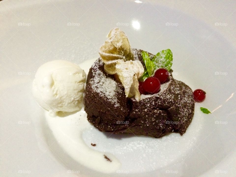 Chocolate heaven . Chocolate larva cake