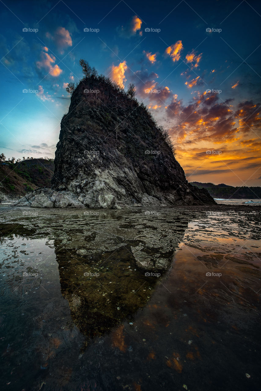 A Reflection Show of the Black Stone