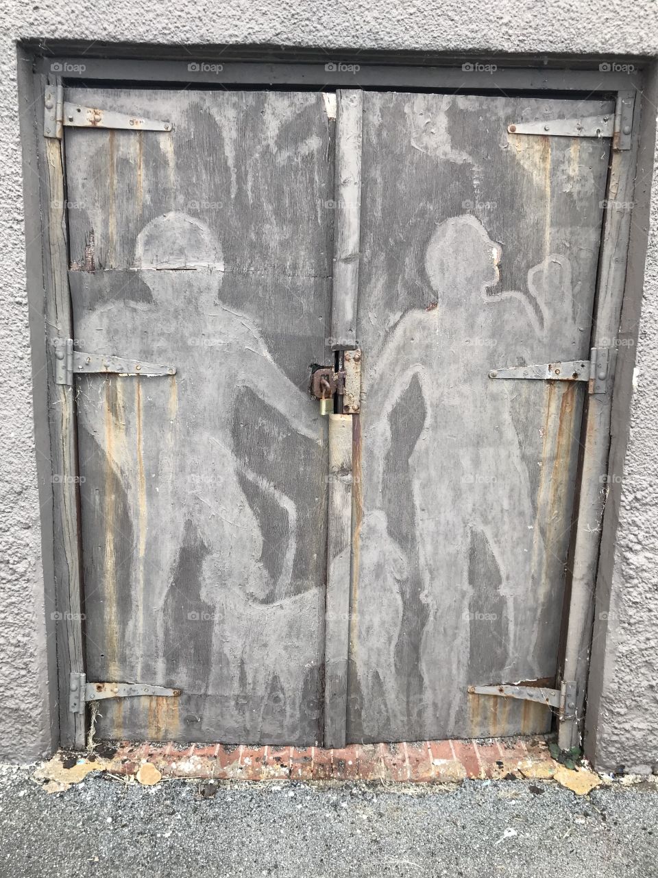 I thought that this tatty old lock up was worth a shot at, but amidst the tatty door, it then gets creepy, because you have the shadowy figure of two faceless people and a dog.